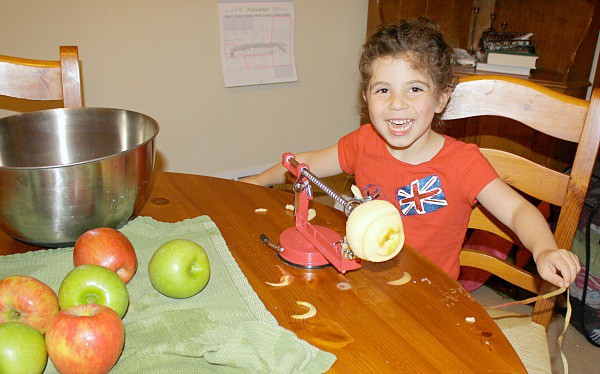 Making applesauce in the crockpot without any sugar~ Buggy and Buddy