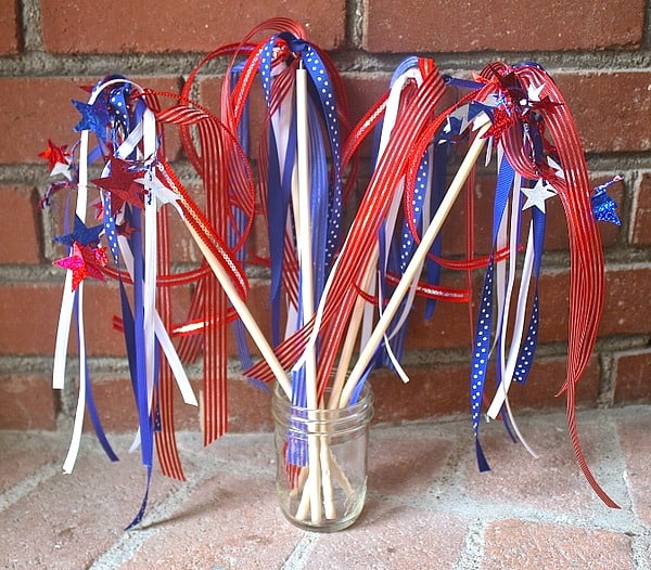4th of July Craft for Kids: Patriotic Wand