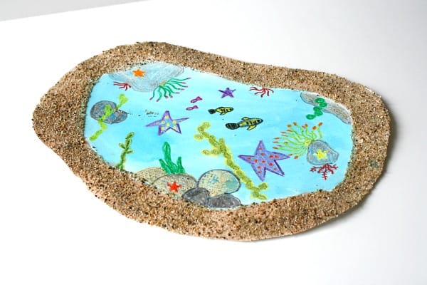 Love the sensory aspect of this! (Tidepool Art Project for Kids)~ BuggyandBuddy.com
