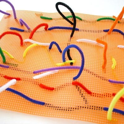 Art Projects for Kids: Creating with Plastic Canvas and Pipe Cleaners (Reusable!)