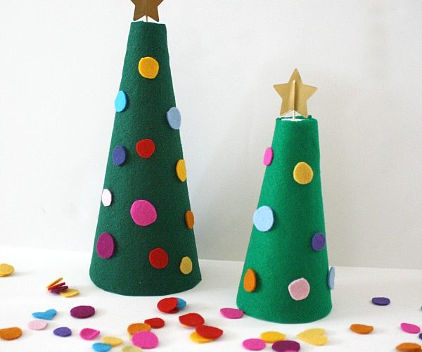 Christmas Activities for Kids: Decorate a Felt Christmas Tree~ Buggy and Buddy