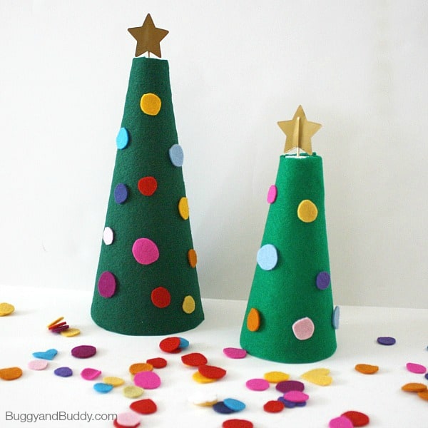 Christmas Activities for Kids: Decorate the Felt Christmas Tree~ BuggyandBuddy.com