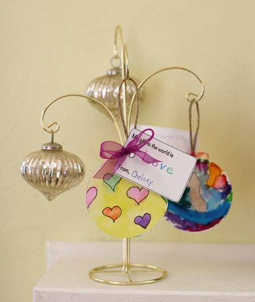 Reinforce the spirit of giving this holiday season with this simple Christmas craft for kids! ("My Gift to the World" Homemade Christmas Ornament)~ Buggy and Buddy