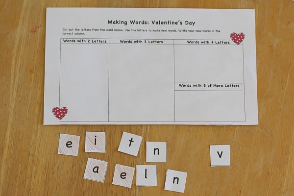 Valentine's Day Themed Making Words Lesson (Free Printable)~ Buggy and Buddy