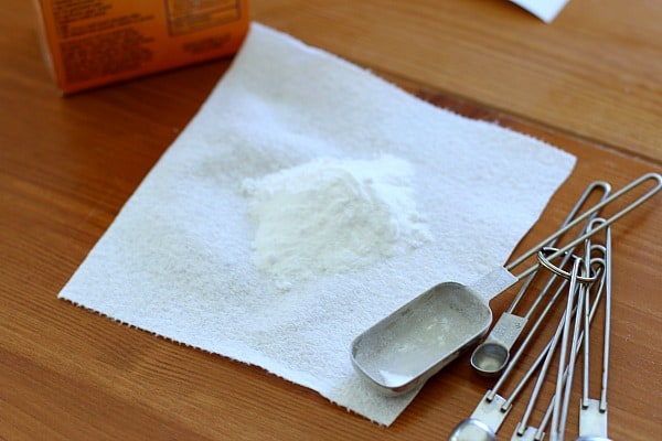 place baking soda on paper towel