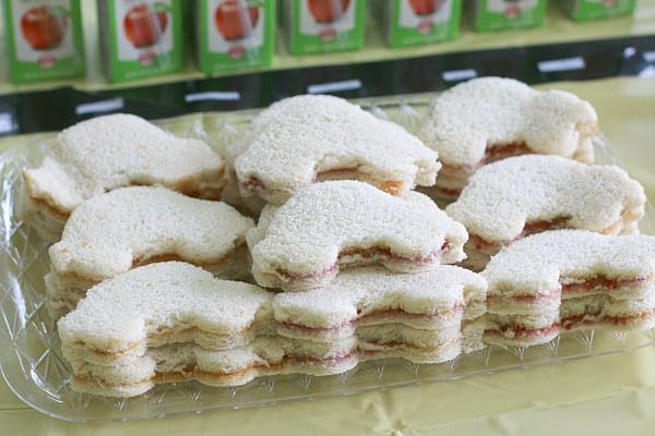car shaped peanut butter and jelly sandwiches