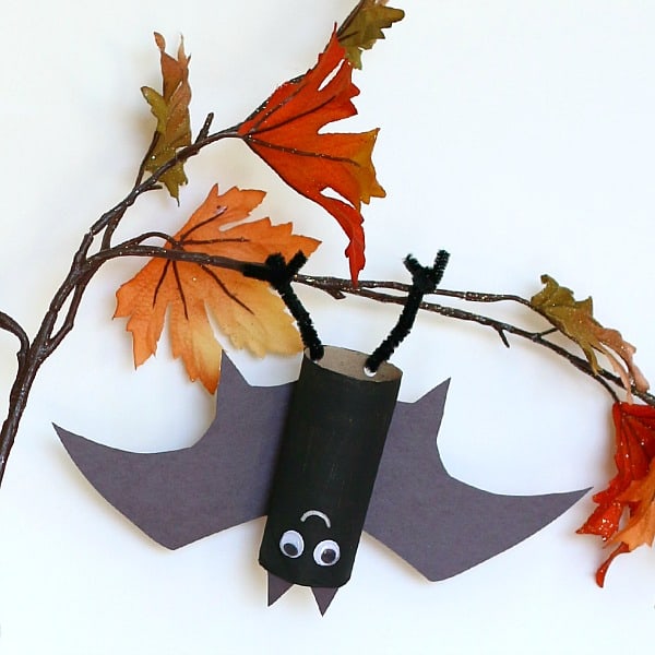 Hanging Bat Craft for Kids- BuggyandBuddy.com