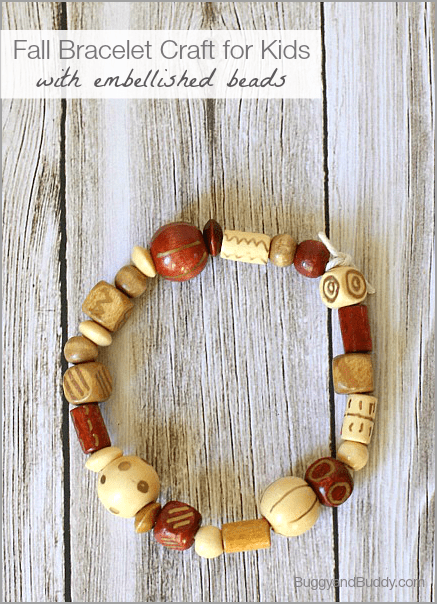 Kids will love embellishing their own beads for this fall bracelet craft! (Would make a great gift for kids to make for the holidays too!)~BuggyandBuddy.com