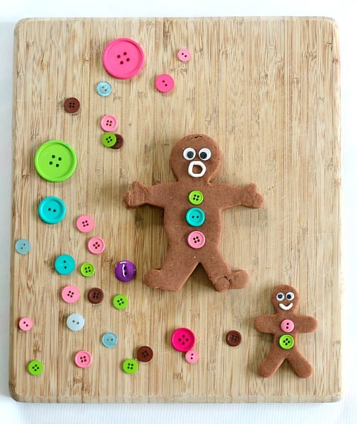 Winter Sensory Play: Homemade Gingerbread Playdough~ BuggyandBuddy.com