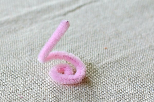 make a stamp using a pipe cleaner