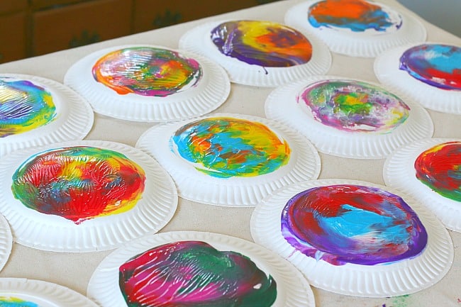 Action Art: Paper Plate Twisting