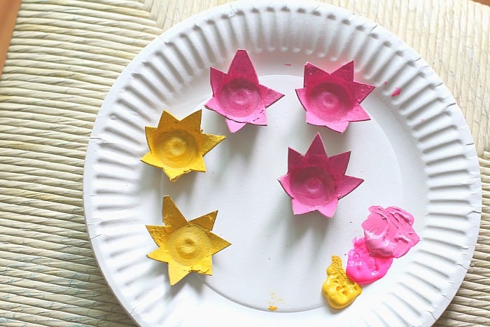 craft for kids- how to make egg carton flowers
